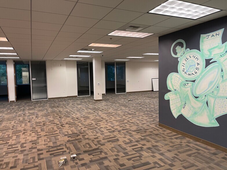 More Photos Of 26010 Mureau Rd, Calabasas Office For Sale