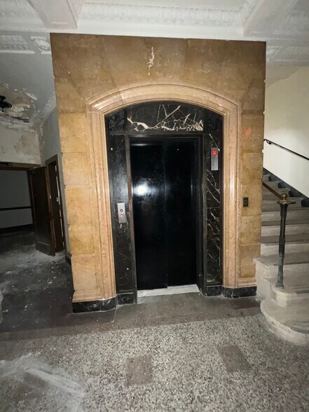 More Photos Of 95 Court St, Binghamton Office Residential For Sale