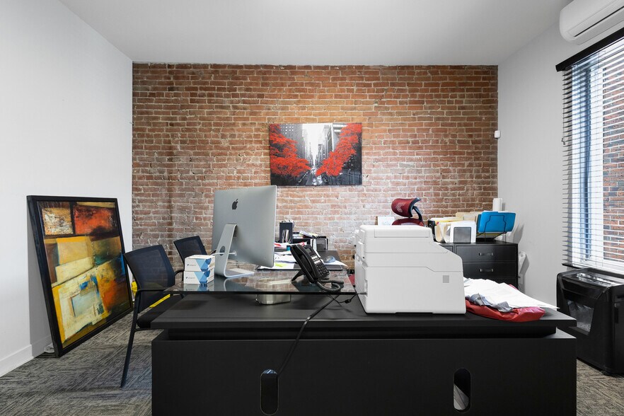 More Photos Of 5220 Av Du Parc, Montréal Office For Sale