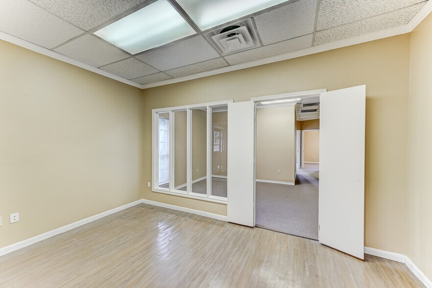 More Photos Of 14741 Pebble Bend Dr, Houston Loft Creative Space For Lease