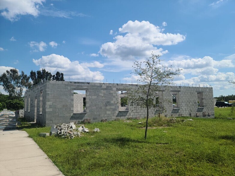 More Photos Of 10521 - 10581 Bloomingdale Ridge, Riverview Office For Sale