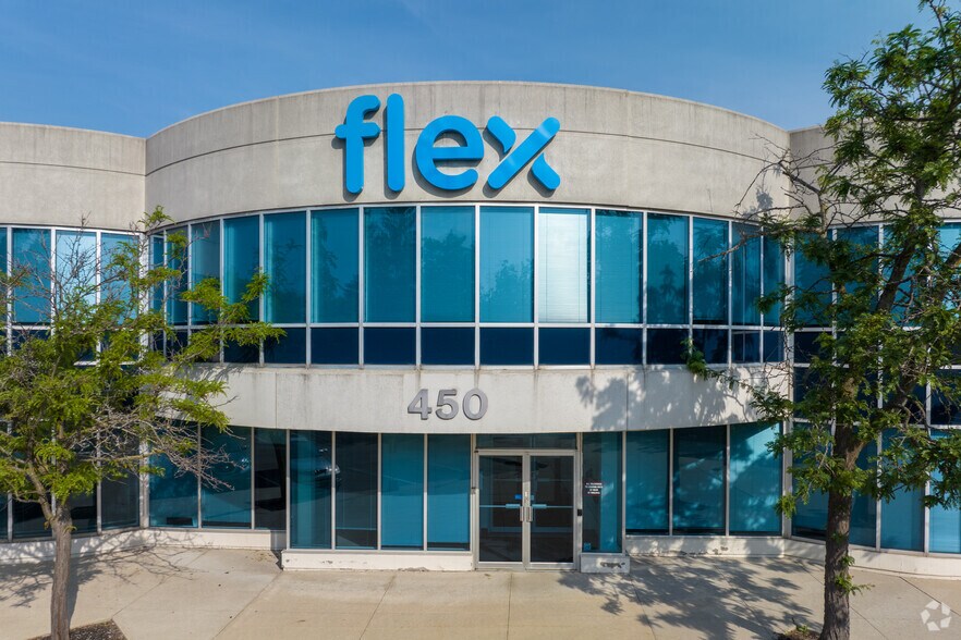 More Photos Of 450 Hood Rd, Markham Showroom For Lease