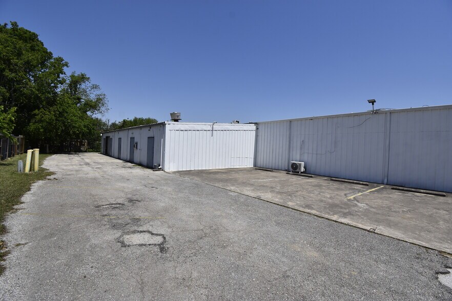 More Photos Of 550 FM 1959 Rd, Houston General Retail For Sale