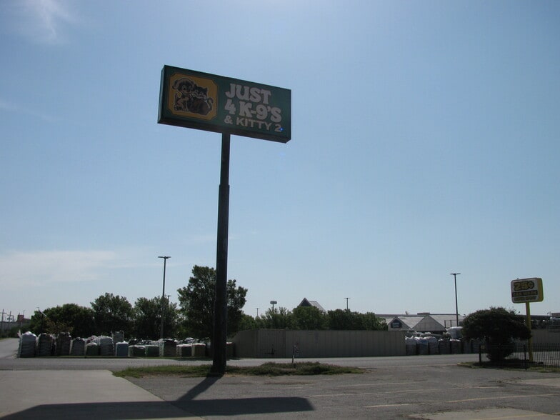More Photos Of 1308 NW 47th St, Lawton General Retail For Sale