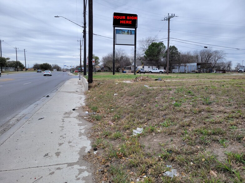 More Photos Of 942 Quintana Rd, San Antonio Land For Lease