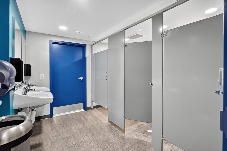 More Photos Of 8225 Barrett Dr, Manassas Specialty For Lease