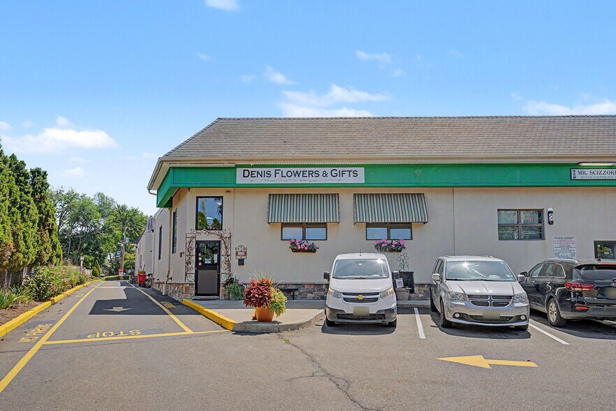 More Photos Of 185 D, New Milford Storefront Retail Office For Lease