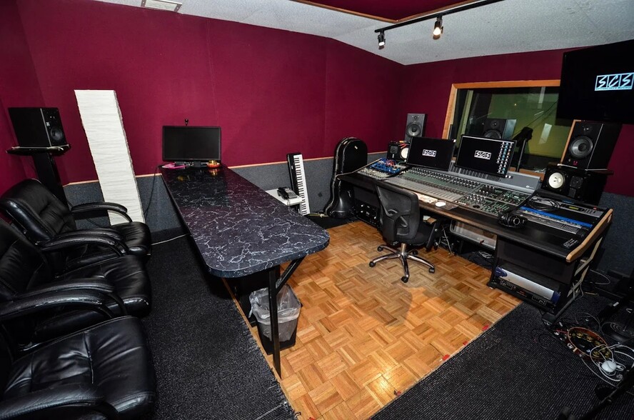 More Photos Of 4412 Whitsett Ave, Studio City Office For Sale