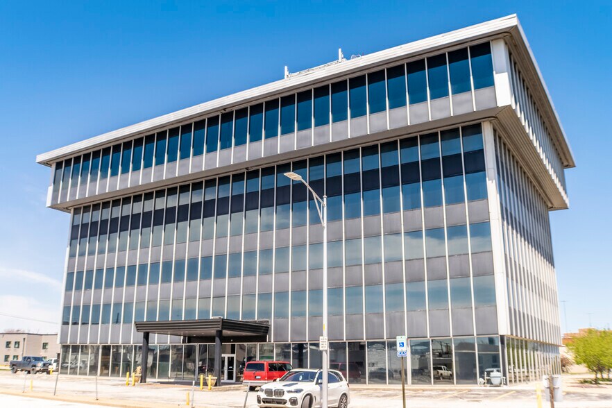 More Photos Of 511 Fort St, Port Huron Office Residential For Sale
