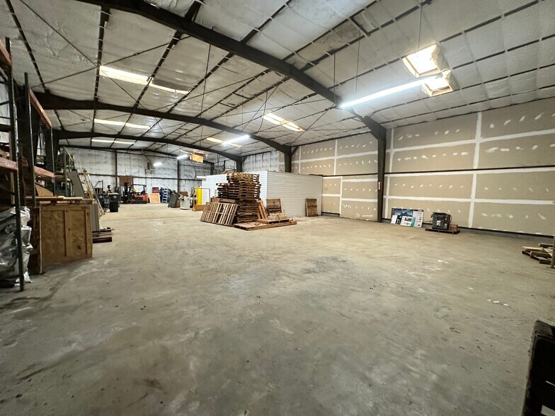 More Photos Of 600 N Long St, Salisbury Warehouse For Lease