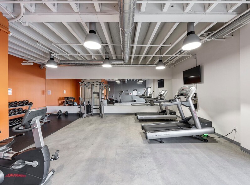 More Photos Of 10680 Treena St, San Diego Unknown For Lease