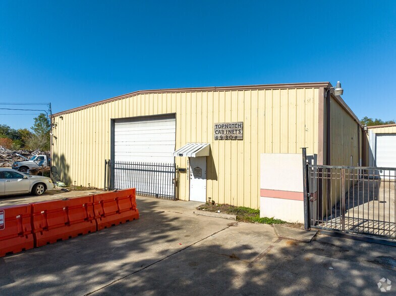 More Photos Of 4930 Allen Genoa Rd, Pasadena Unknown For Lease