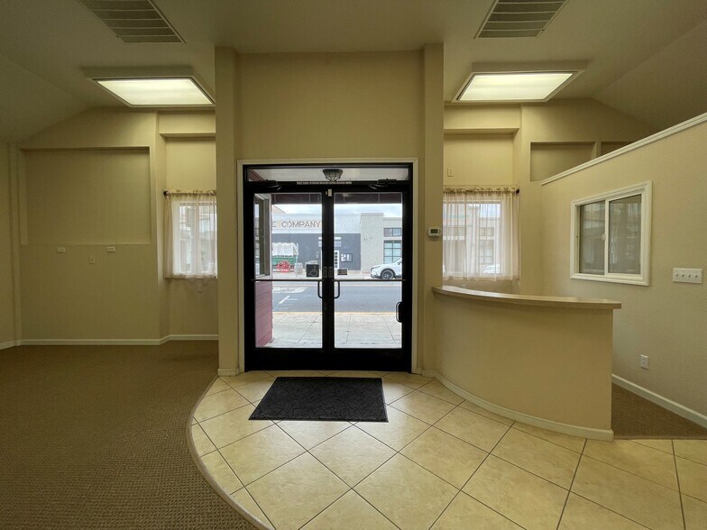 More Photos Of 130 W A St, Dixon Office For Lease