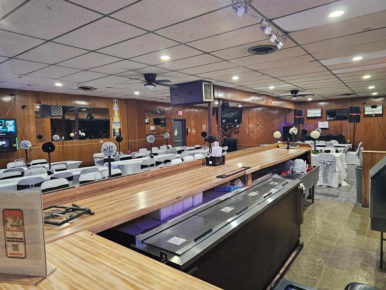 More Photos Of 2219 Evans Ave, Fort Worth Freestanding For Lease