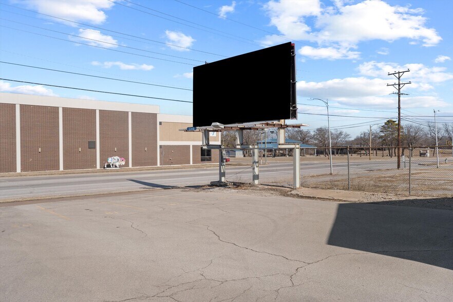 More Photos Of 100 Dewey Ave, Bartlesville Light Manufacturing For Sale