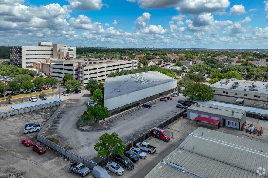 More Photos Of 8601 Village Dr, San Antonio Medical For Lease
