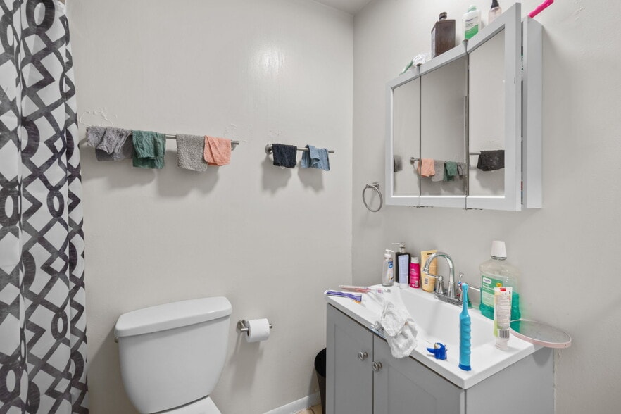 More Photos Of 3069 Bernice Rd, Lansing Apartments For Sale