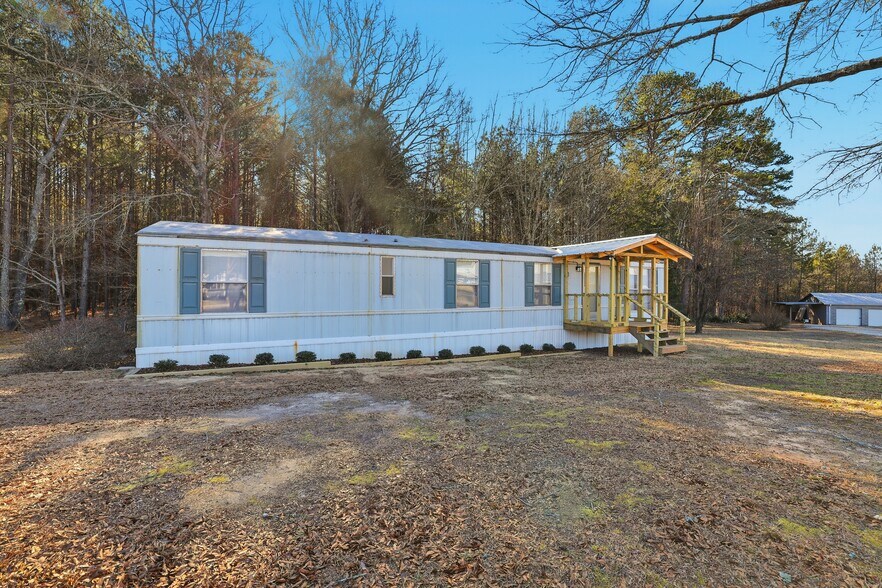 More Photos Of 2540 Silver Shoals rd, Toccoa Flex For Sale
