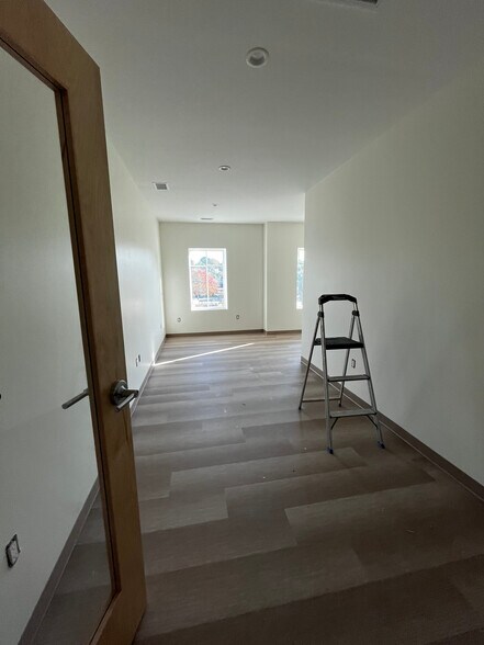 More Photos Of 814 Johnnie Dodds Blvd, Mount Pleasant Medical For Lease