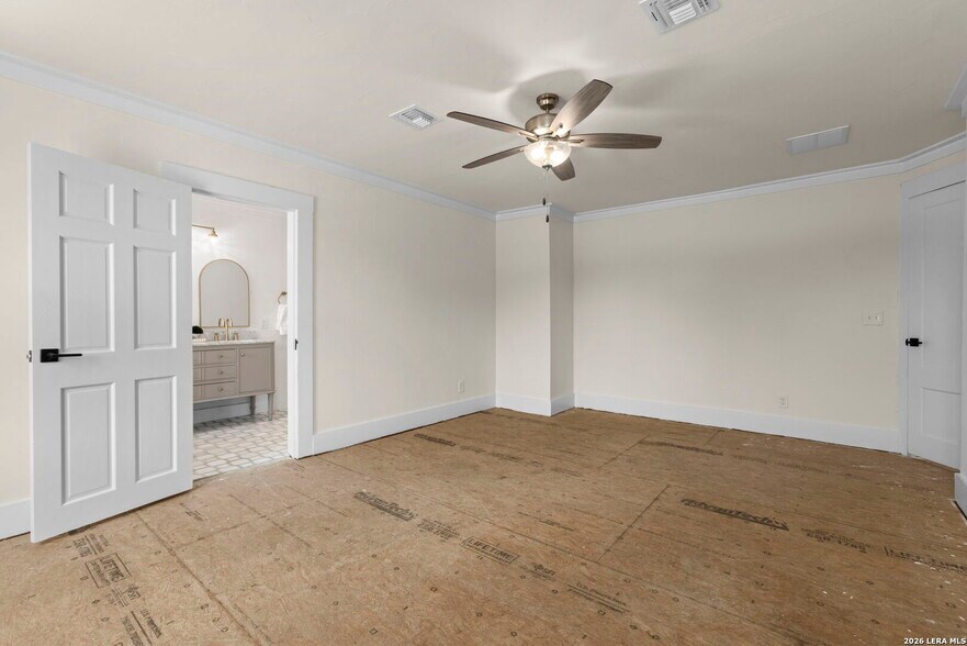 More Photos Of 824 High St, Comfort Flex For Sale