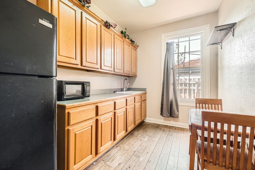 More Photos Of 228 S Seguin Ave, New Braunfels Office For Lease