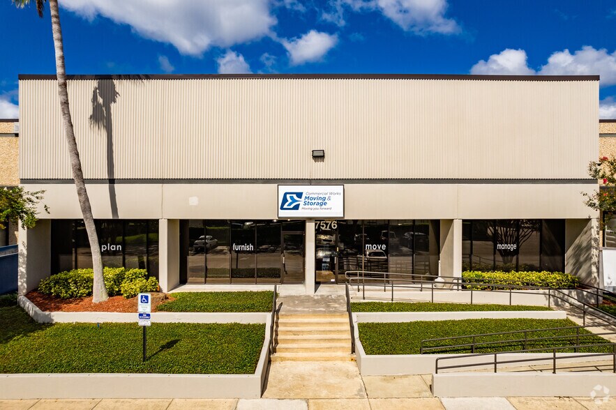 More Photos Of 7550-7584 Brokerage Dr, Orlando Warehouse For Lease