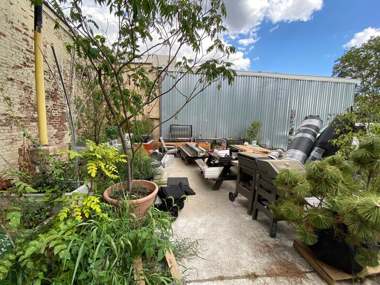 More Photos Of 18 Bay St, Brooklyn Flex For Sale