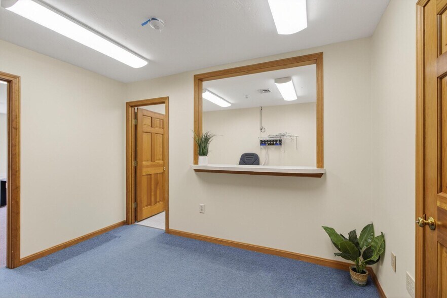 More Photos Of 25 Country Club Rd, Gilford Medical For Sale