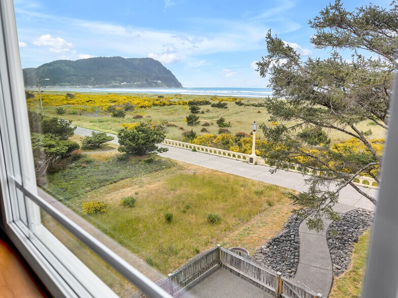 More Photos Of 1021 Promenade, Seaside Specialty For Sale