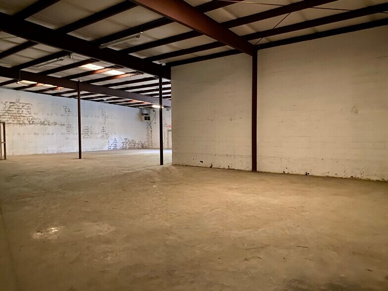 More Photos Of 418 W Peace St, Raleigh Warehouse For Lease