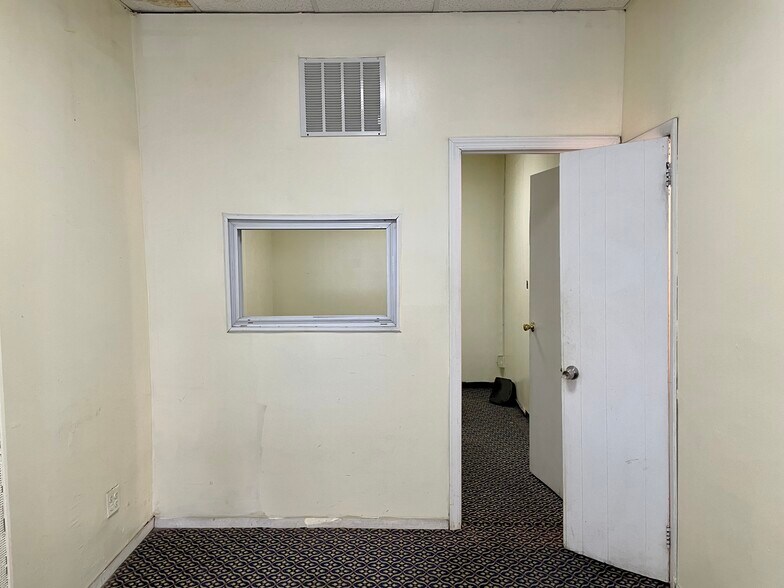 More Photos Of 278 Wyckoff Ave, Brooklyn Storefront Retail Residential For Lease