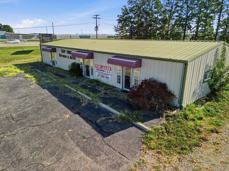 More Photos Of 1398 S Valley Rd, West Plains General Retail For Sale