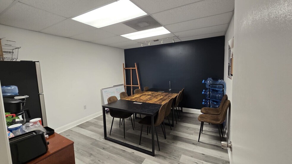 More Photos Of 10002-10192 NW 50th St, Sunrise Light Distribution For Lease