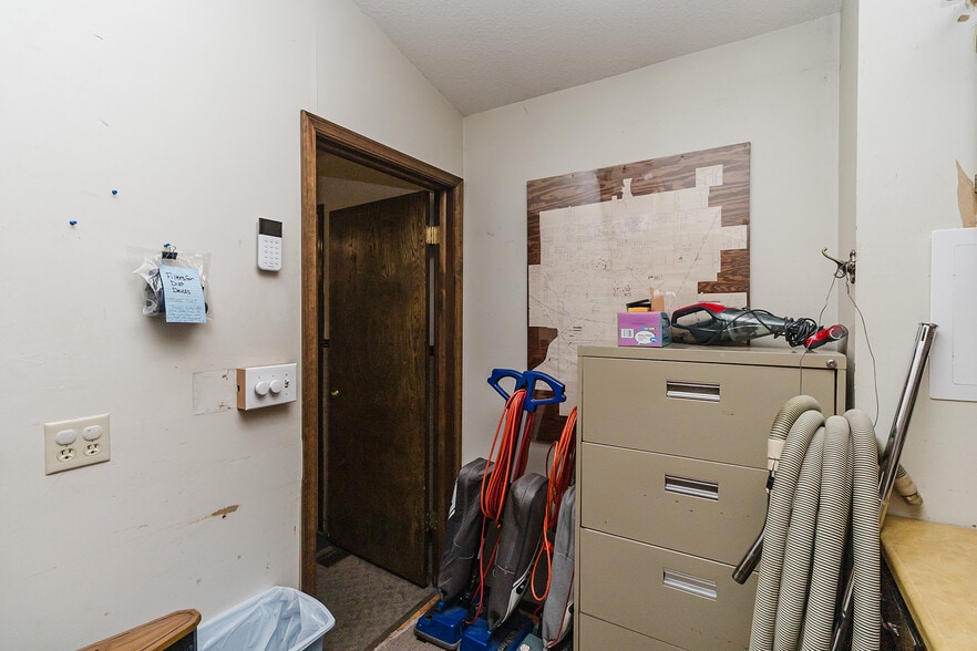 More Photos Of 1319 E 17th Ave, Hutchinson Religious Facility For Sale
