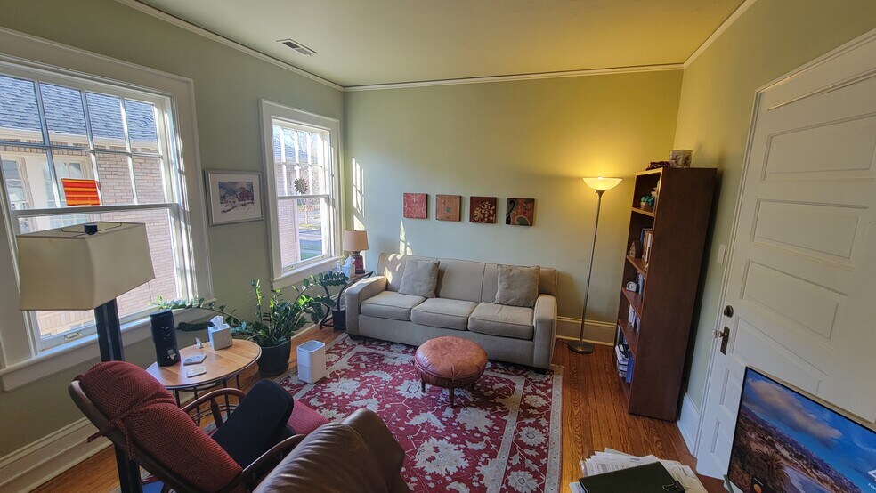 More Photos Of 708 East Blvd, Charlotte Office For Sale