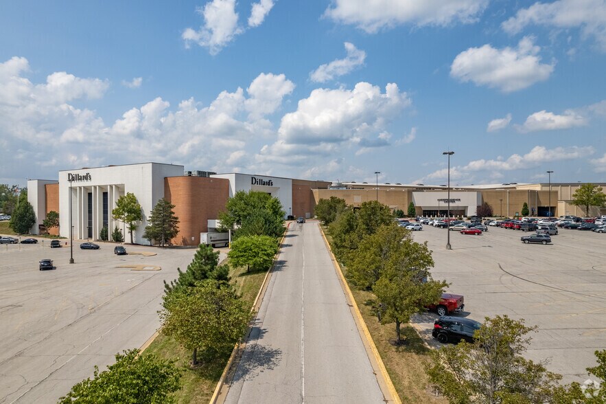 More Photos Of 18813 E 39th St, Independence Unknown For Lease