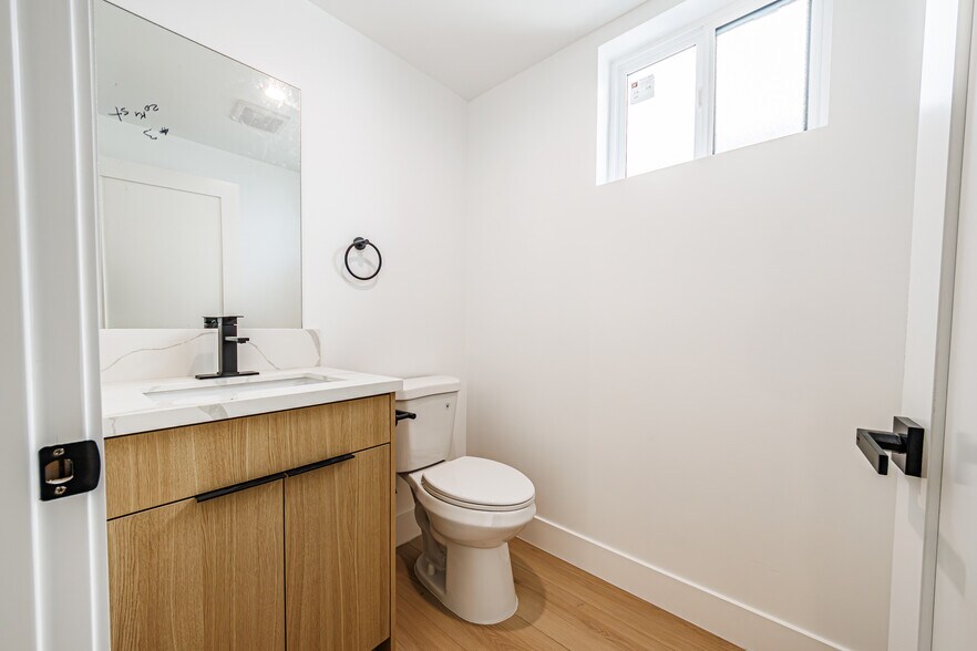 More Photos Of 5209 W 20th St, Los Angeles Multifamily For Sale