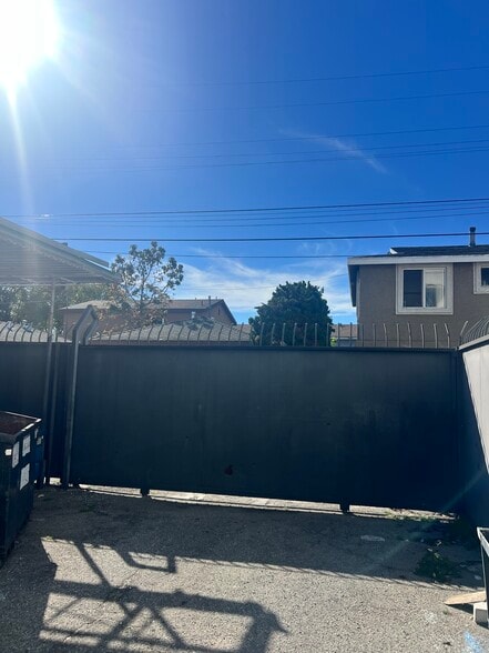 More Photos Of 702 W Anaheim St, Wilmington General Retail For Sale
