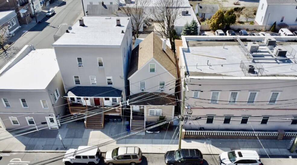 More Photos Of 71 Honiss St, Belleville Apartments For Sale