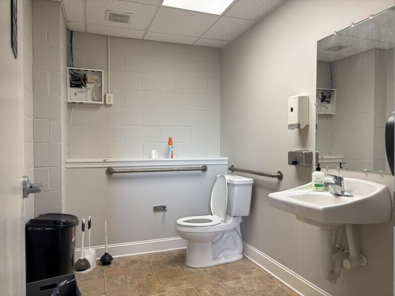 More Photos Of 3220 Wade Hampton Blvd, Taylors Office Residential For Lease