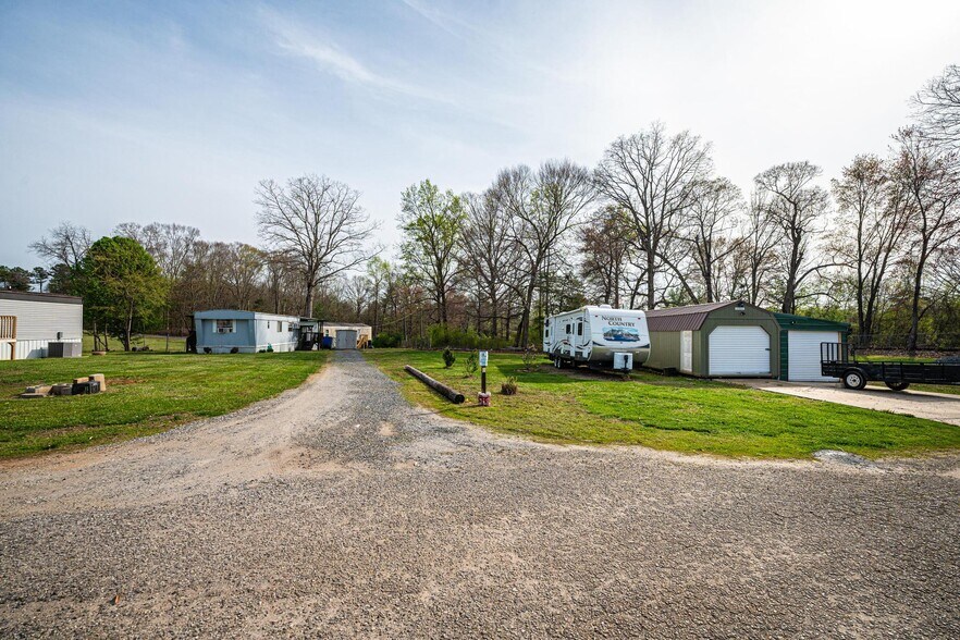 1521 Airport Rhodhiss Rd, Hickory, NC 28601 Manufactured Housing