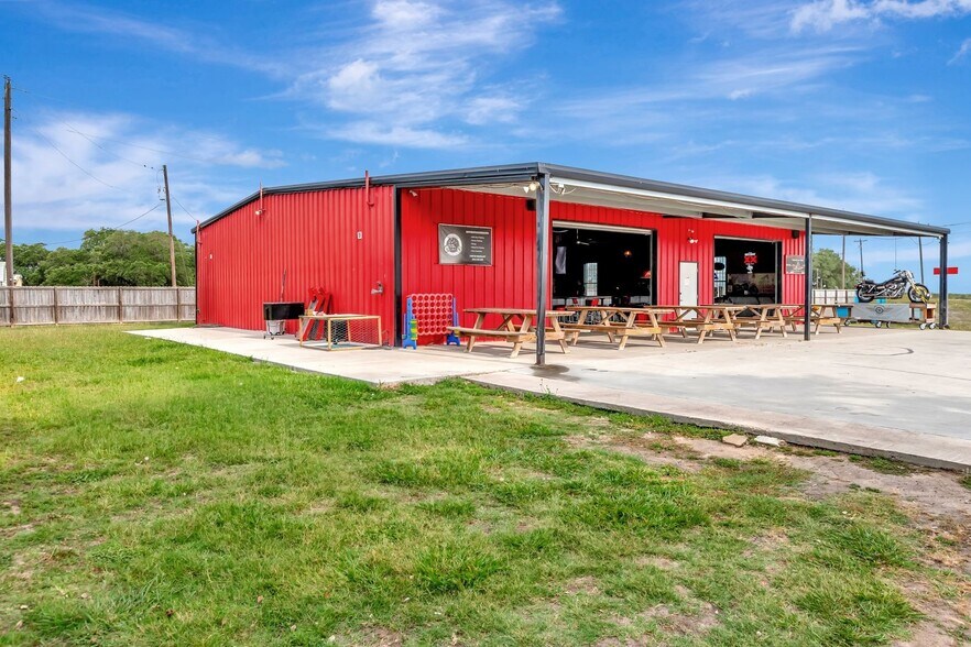 More Photos Of 23404 NW Zac Lentz Pky, Victoria General Retail For Sale