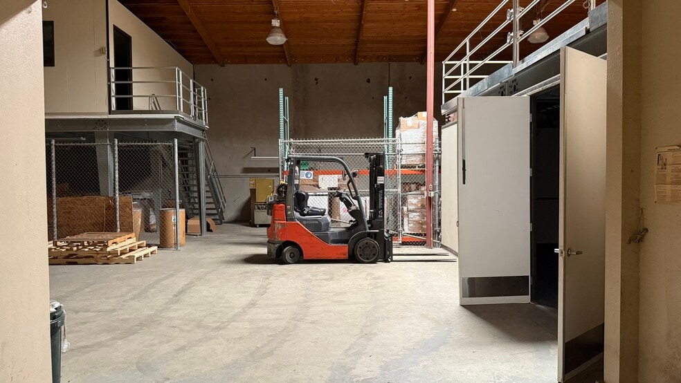 More Photos Of 2105 S Blosser Rd, Santa Maria Warehouse For Sale