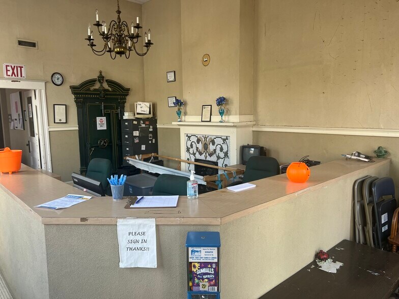 More Photos Of 124 E College Ave, Ashburn Loft Creative Space For Sale