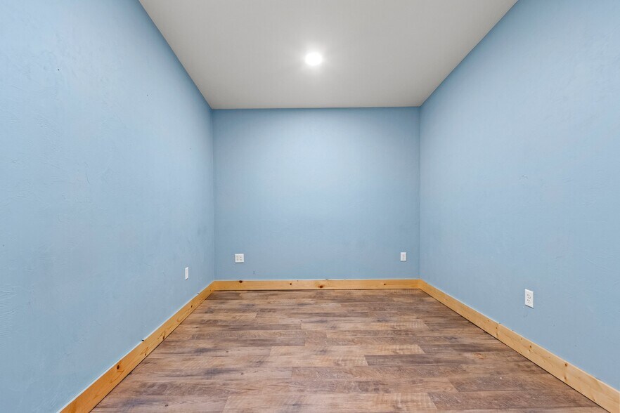 More Photos Of 1774 Riverside Dr, Suamico Freestanding For Lease