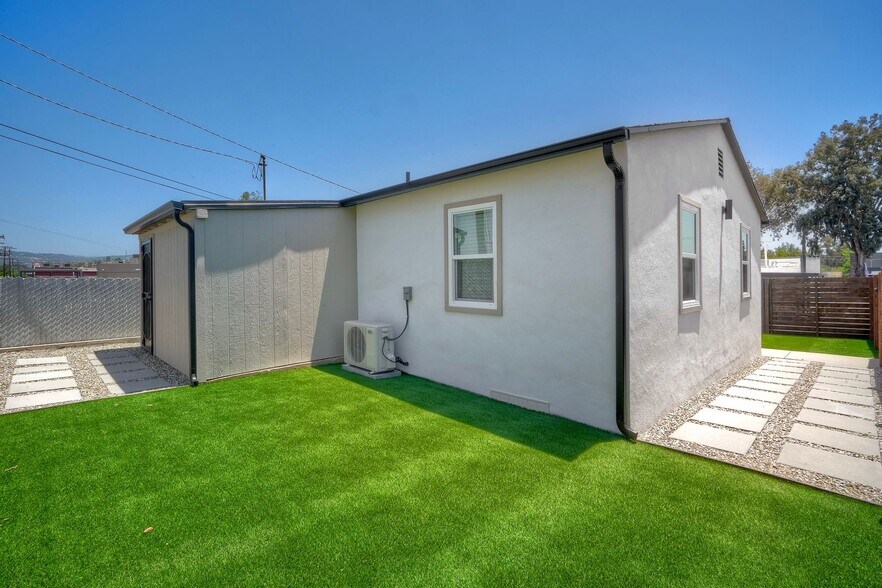 More Photos Of 1045 Main St, Ramona Freestanding For Lease