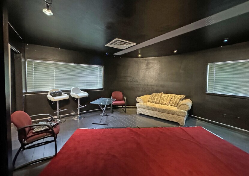 More Photos Of 2415 Princeton Dr NE, Albuquerque Flex For Sale