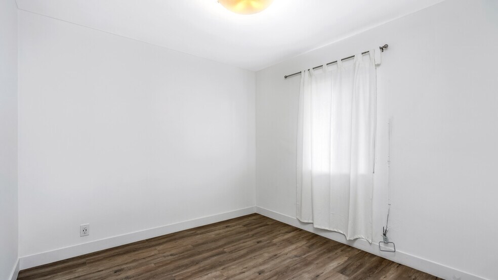 More Photos Of 10974 S Figueroa St, Los Angeles Apartments For Sale