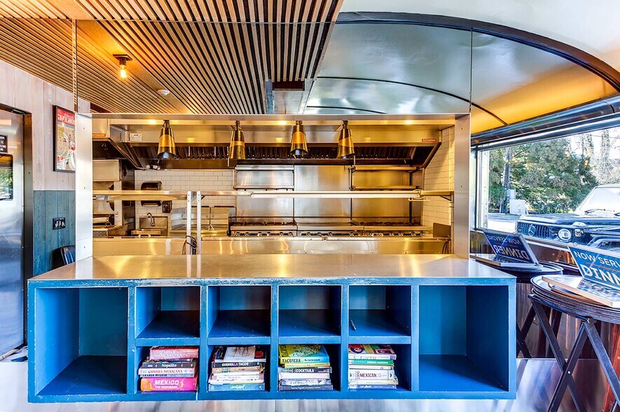 More Photos Of 74-A Montauk Hwy, East Hampton Restaurant For Lease