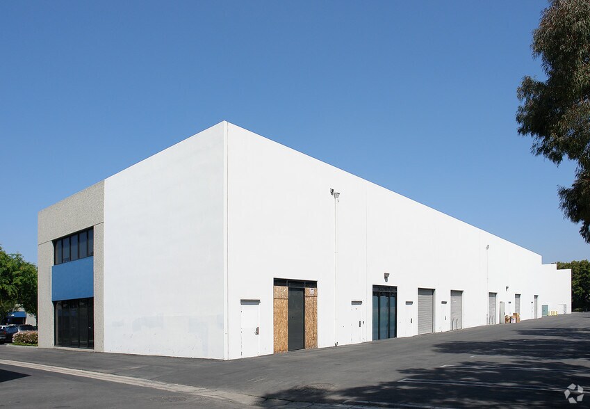 More Photos Of 16520 Harbor Blvd, Fountain Valley Light Distribution For Lease